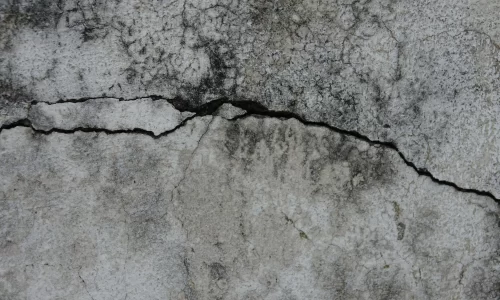 cracked-concrete-wall-scaled